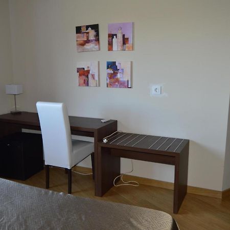 Hotel Pena Cruz Malpartida de Cáceres 外观 照片