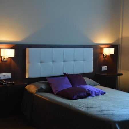 Hotel Pena Cruz Malpartida de Cáceres 外观 照片